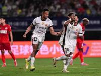 关于集结日上海海港调整名单以备NBA季后赛，门线救险环节打磨，气氛紧张，球探报告显示潜力的信息