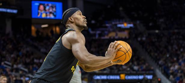 巴特勒回归赛场，突破纪录首场状态亮眼，公牛观众沸腾！的简单介绍