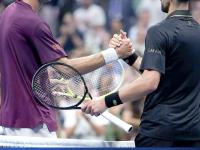 包含德约科维奇连续十场比赛得分超过出色防守，老鹰挑战极限！的词条