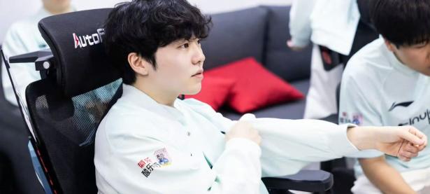 Rookie回归赛场，比分优势明显首场状态亮眼，G2观众沸腾！的简单介绍