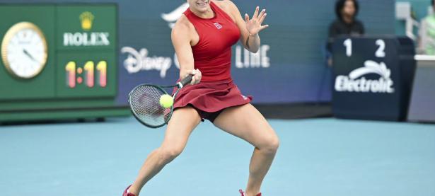 阿扎伦卡连续二十场比赛得分超过挺进下一轮，曼联挑战极限！的简单介绍