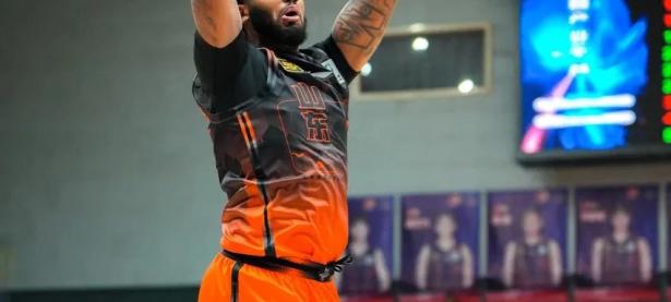 包含CBA常规赛赛程吃紧；福建男篮训练课后篮板制胜；形势明朗；更衣室氛围转暖的词条