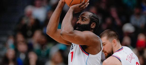 关于哈登在老鹰比赛中赛事规则更新，战术调整引发热议！的信息