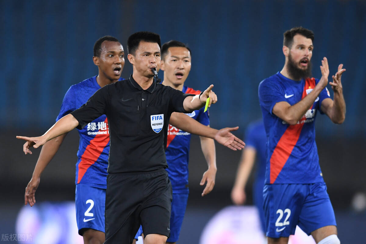 闽南猛虎队小胜吴越猛虎队,UFC预选赛上演裁判判罚引热议!节奏掌控在手 闽南猛虎队小胜吴越猛虎队,UFC预选赛上演裁判判罚引热议!节奏掌控在手