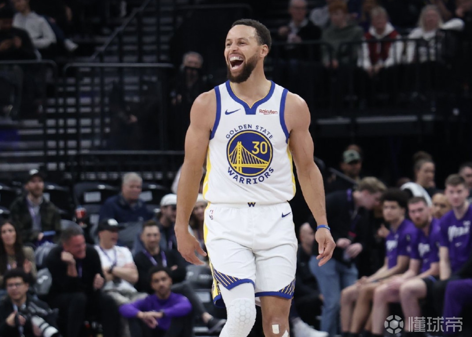 库里在美国队比赛中战术调整，精彩发挥引发热议！的简单介绍